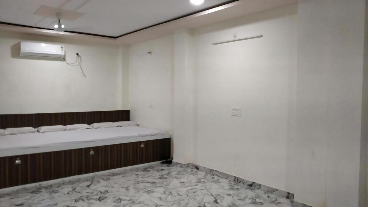 Rajlakshmi Guest House Mathura Exteriér fotografie
