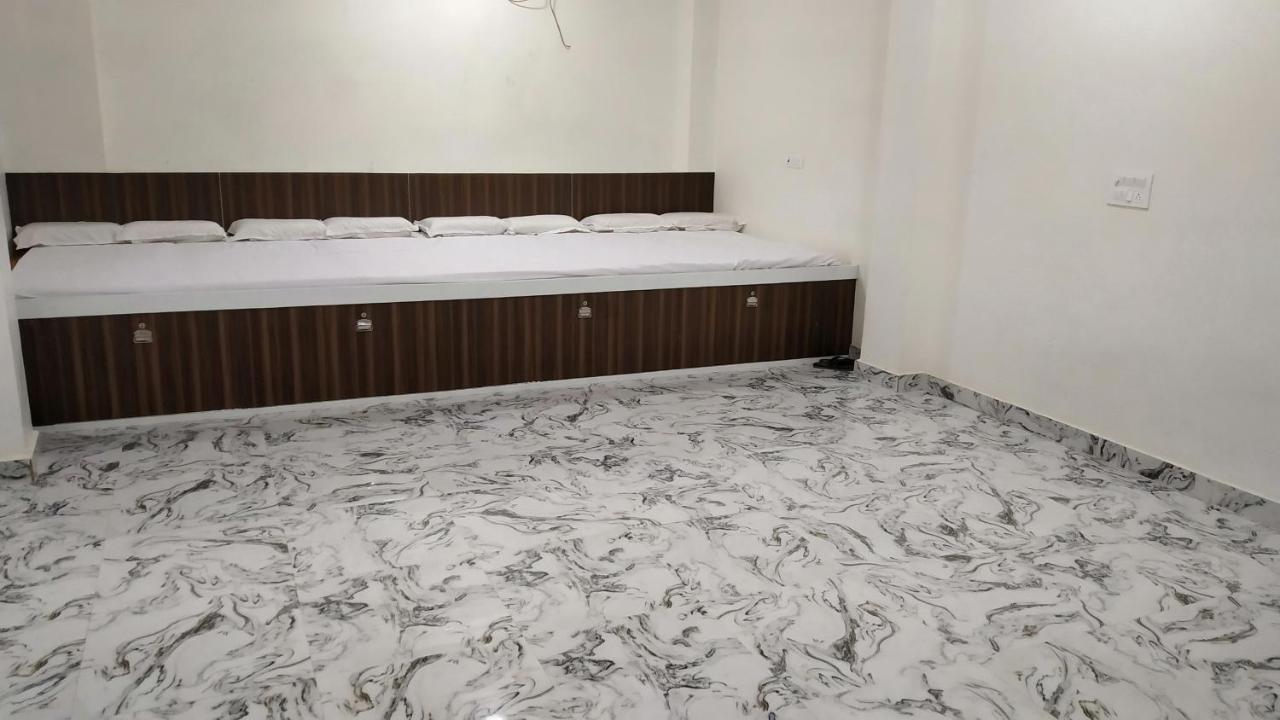 Rajlakshmi Guest House Mathura Exteriér fotografie