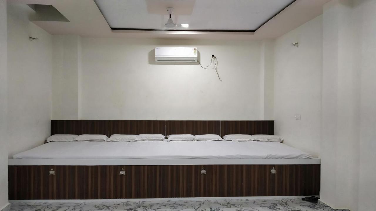 Rajlakshmi Guest House Mathura Exteriér fotografie
